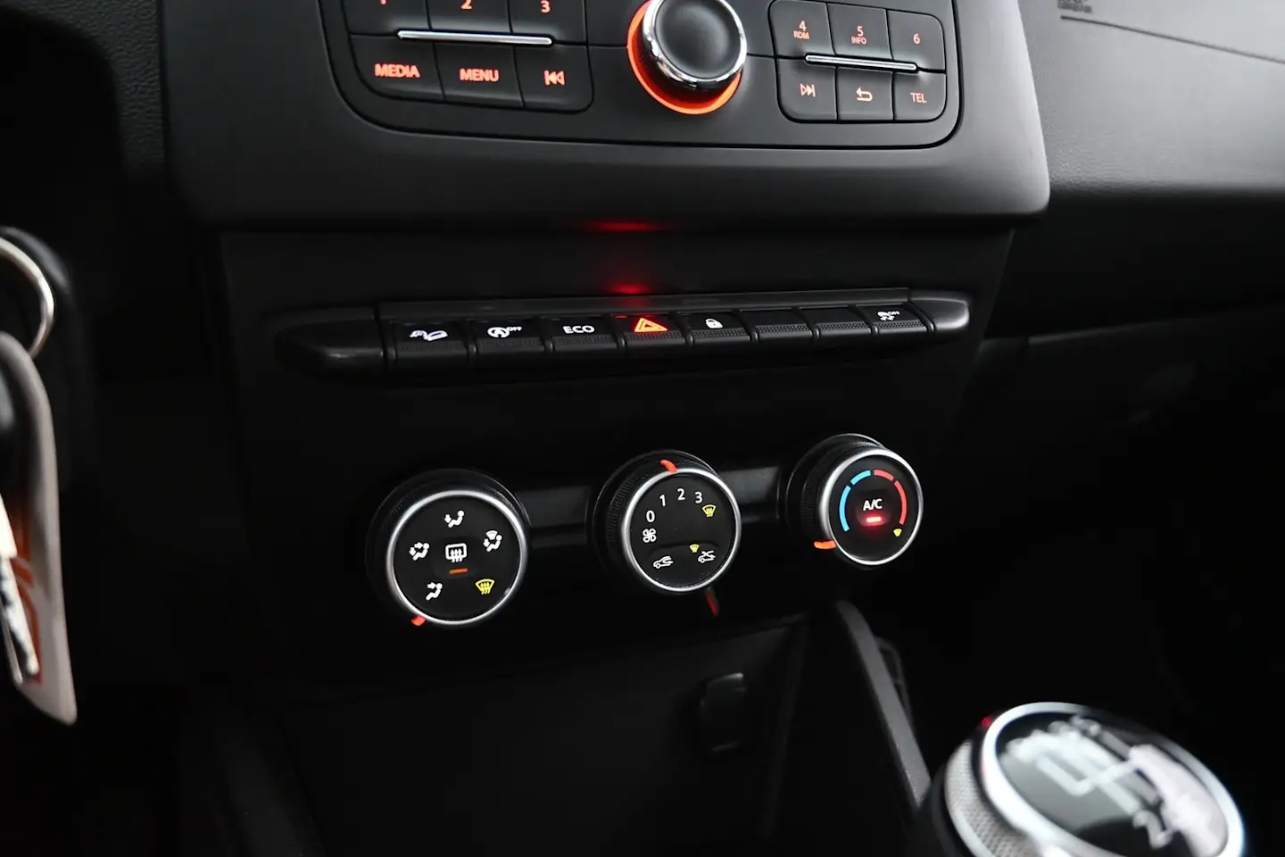 Car Image - 25yYAPDgtGZlbVJJX9WV3e