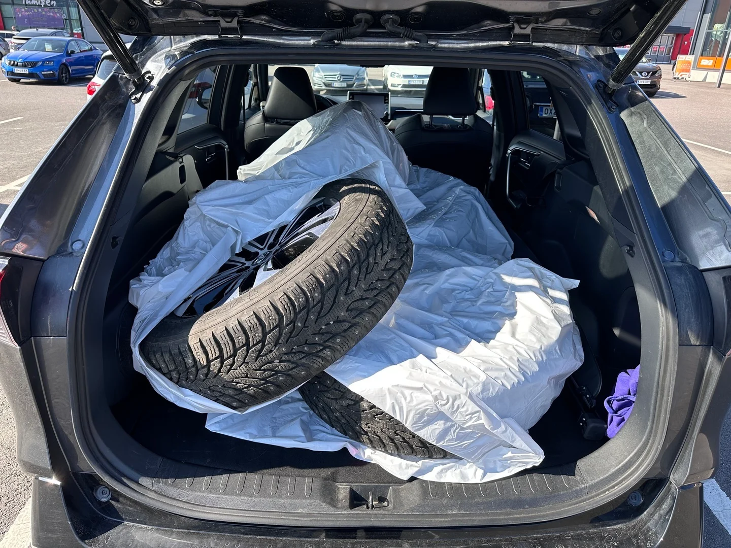 Car Image - 7dfwP9SYddKUJF45pEkjzB