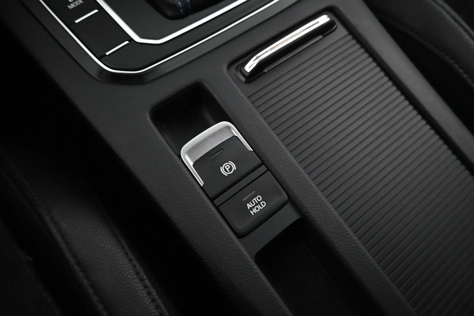 Car Image - 1o8sCdnmbrcMVy0y5wKjTi