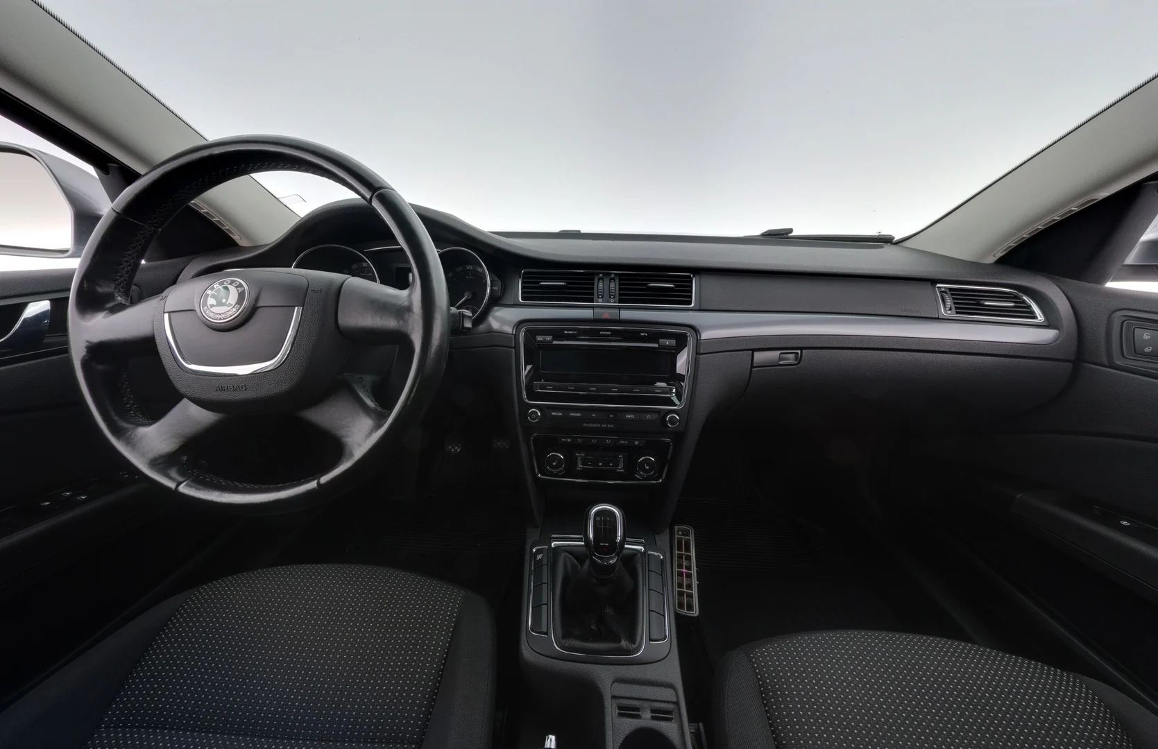 Car Image - 3zfHMlQjxBVPjsDs0jDhb5