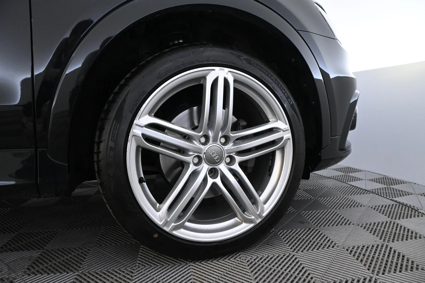 Car Image - 3yJ7OGM5kH5DaV2mzsMJQo