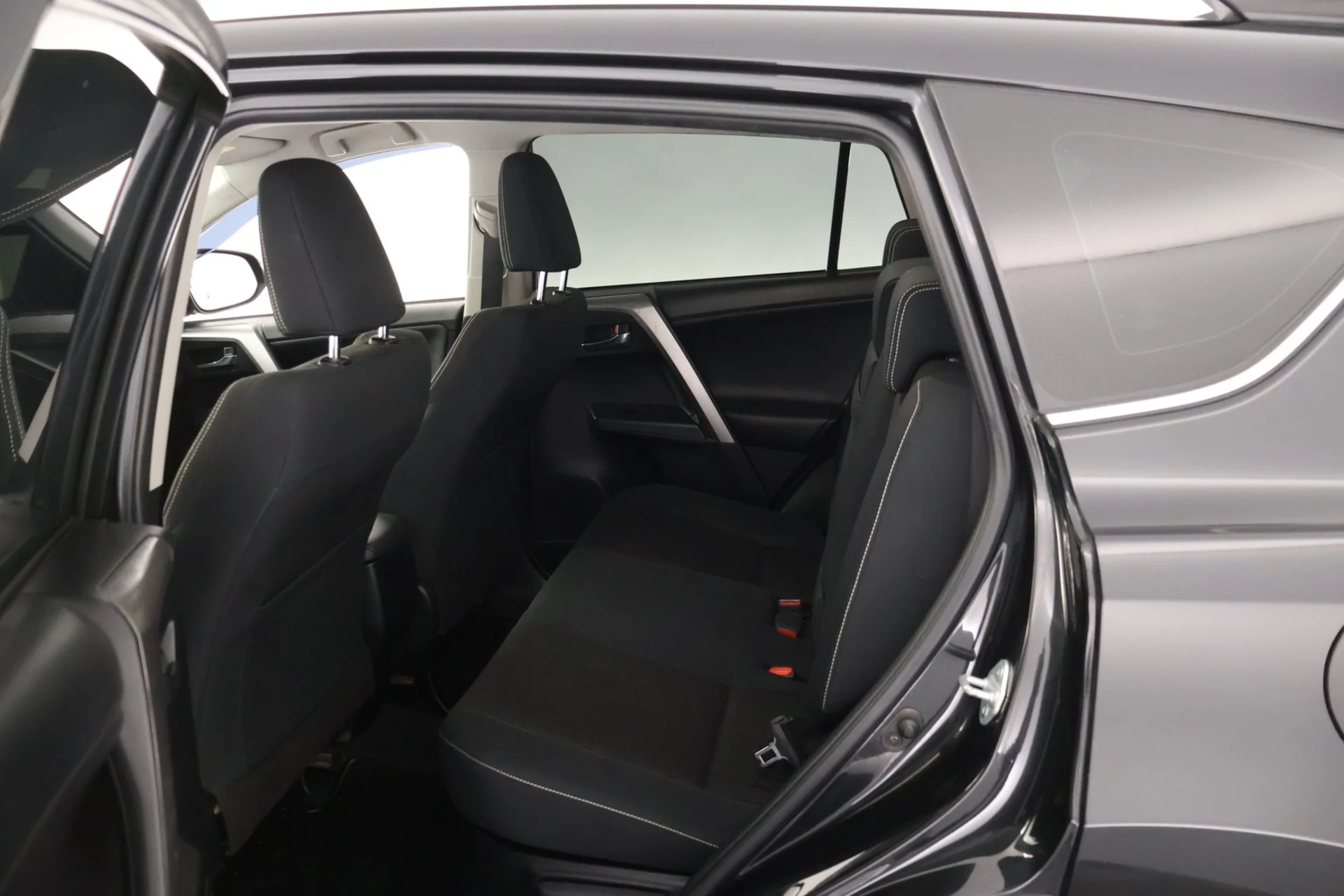 Car Image - 2nFq0foSkaT84XSENperO8