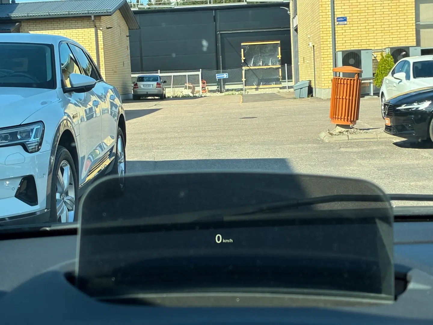 Car Image - 3ynqfIK9fAe19cQ4DCNxa3