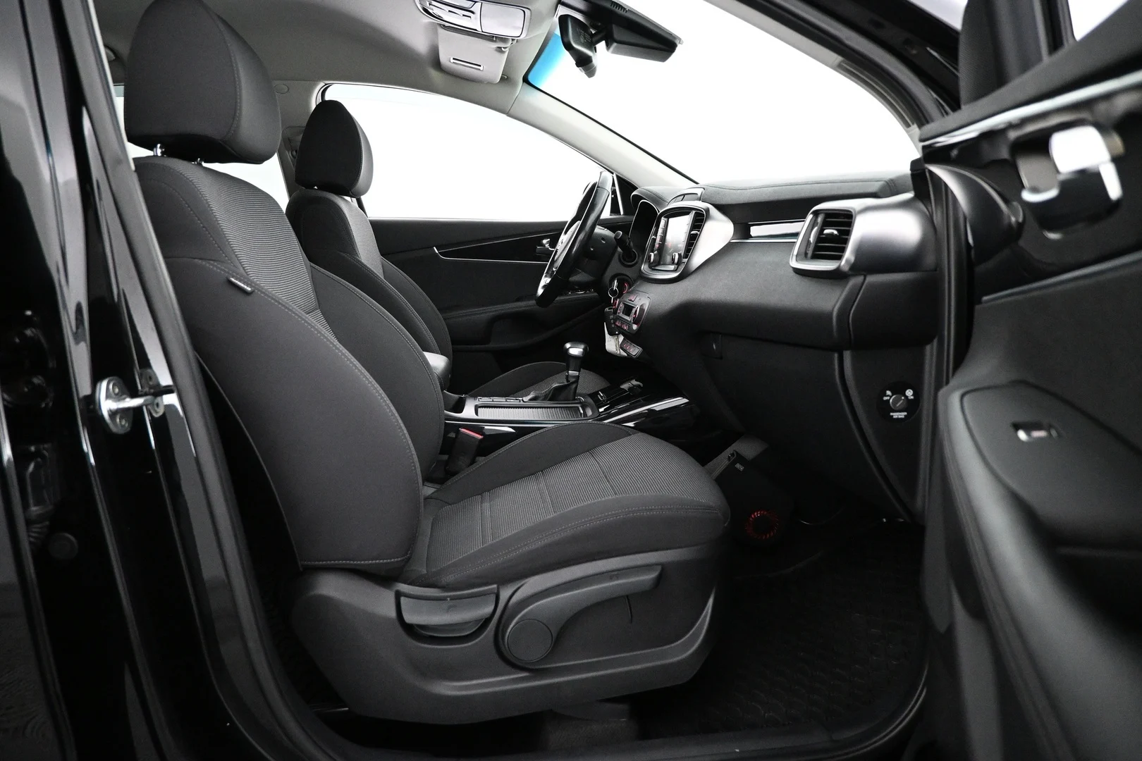 Car Image - 6q16tHMAg9YufhGoFBycTb