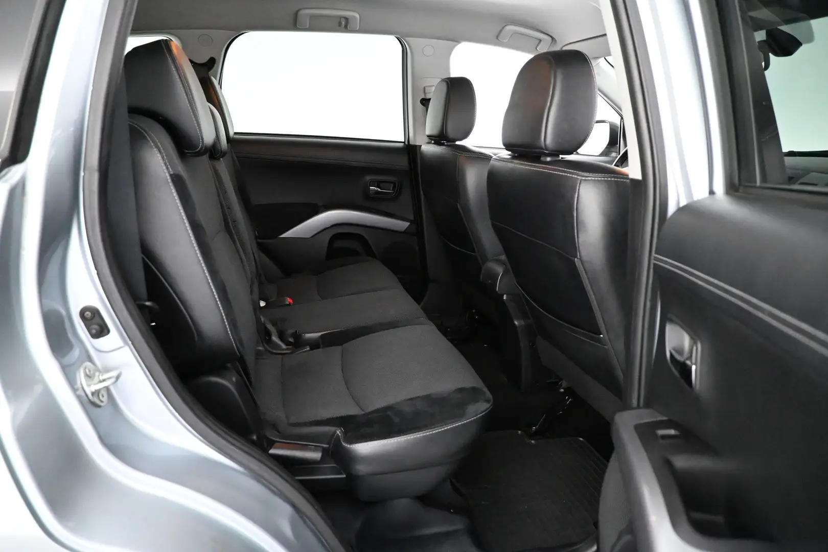 Car Image - 6SB4z3mt2Fi9vzv4GzrEbW