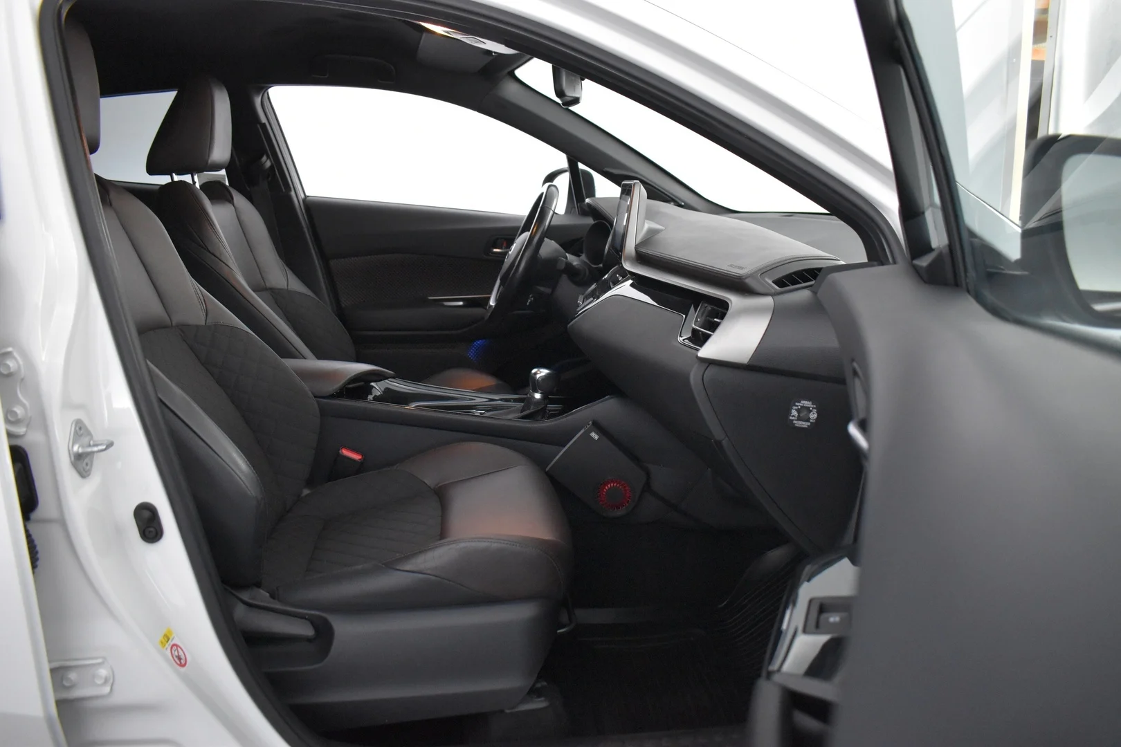 Car Image - 42PU5y3Y8XHPCBbK2L7MT1