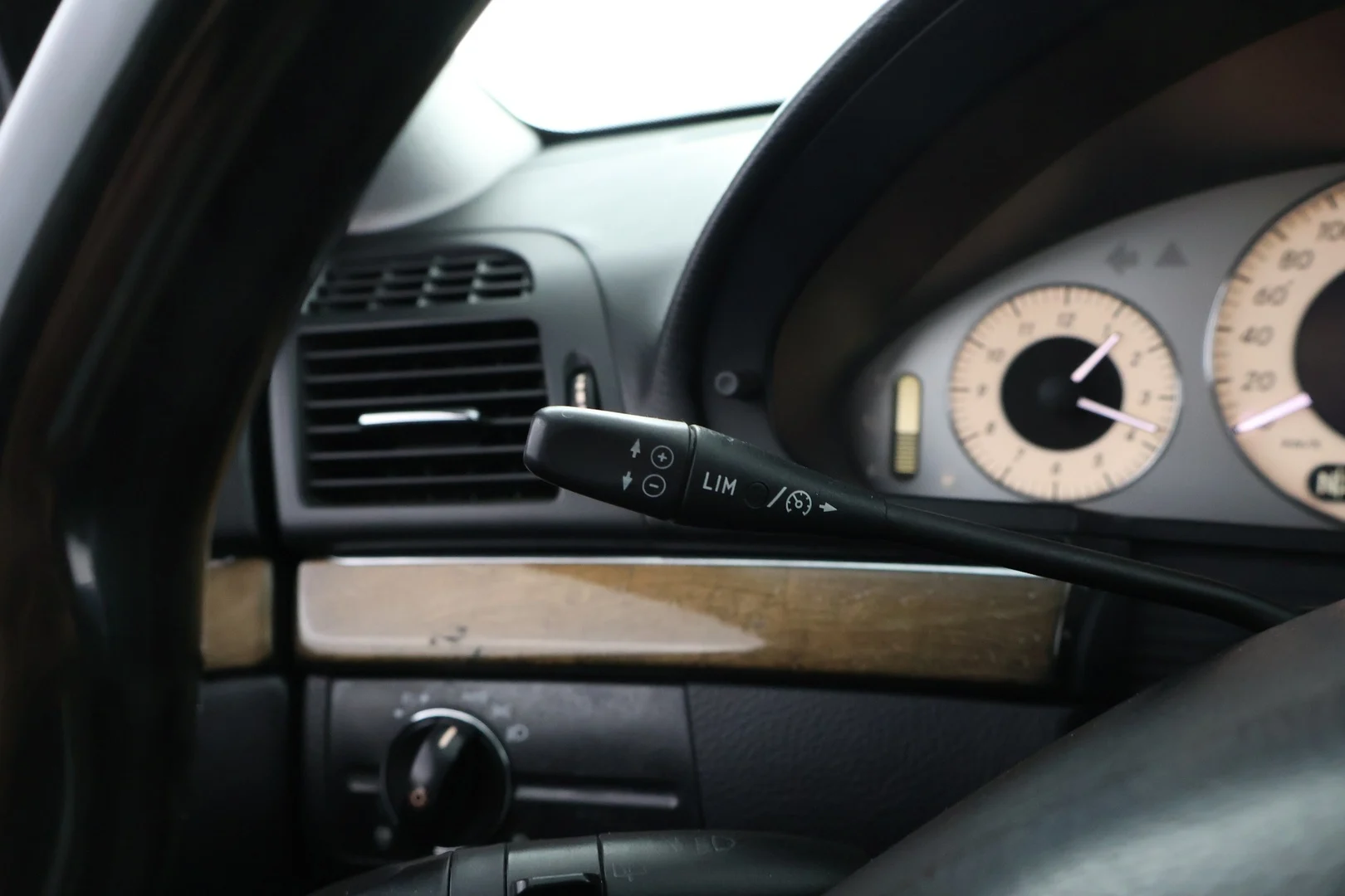 Car Image - 5PbIJrcIwZzeB5o2sIbbIN