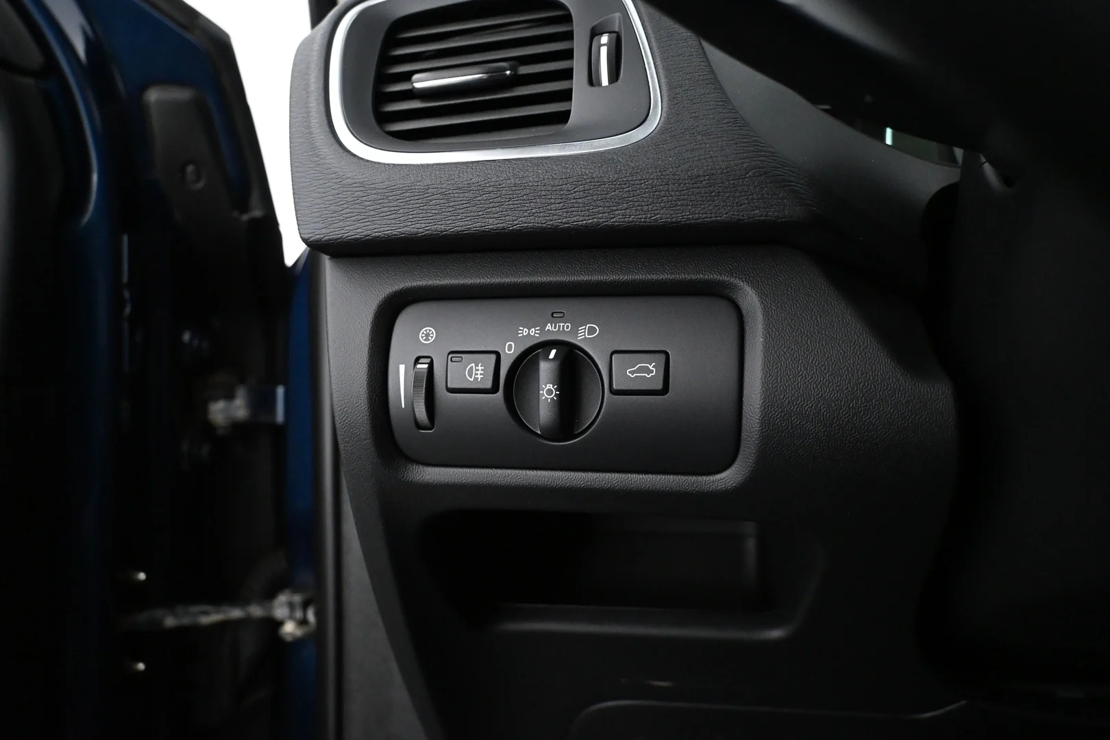 Car Image - 1l8XV6djfhxTbsC6qqkgG2