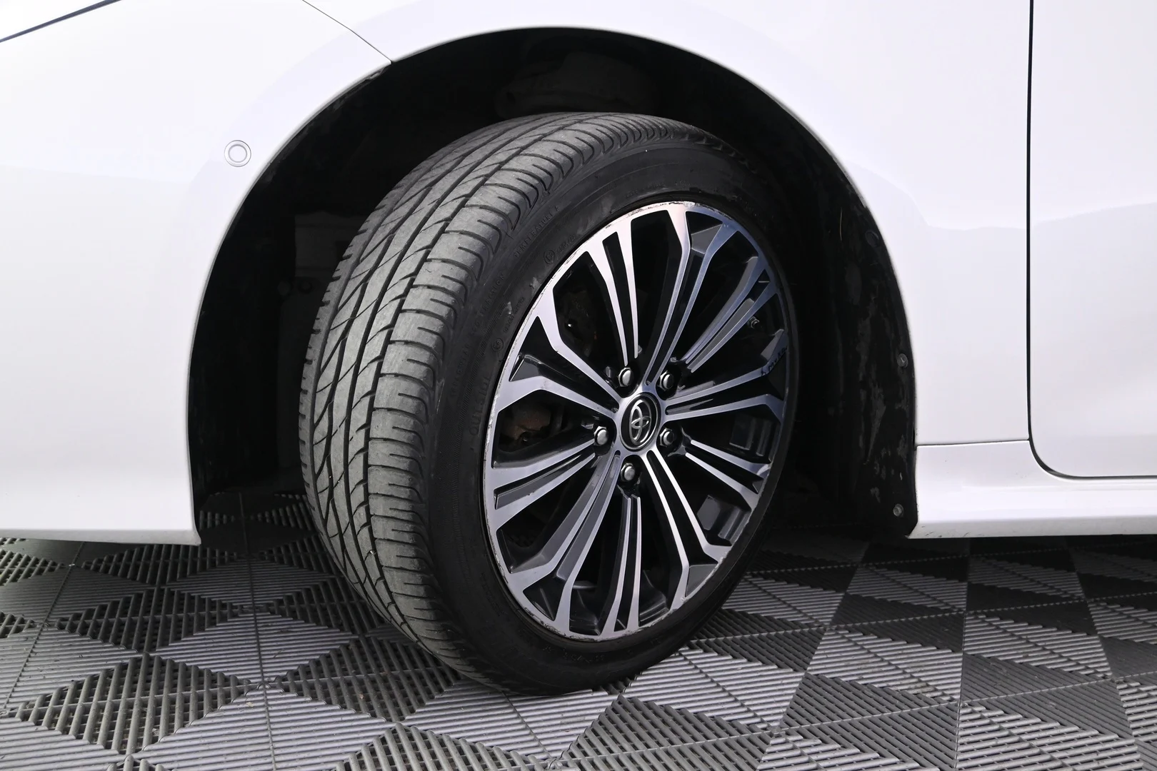 Car Image - 3oVkCmz8Noq72nYekZMZKJ
