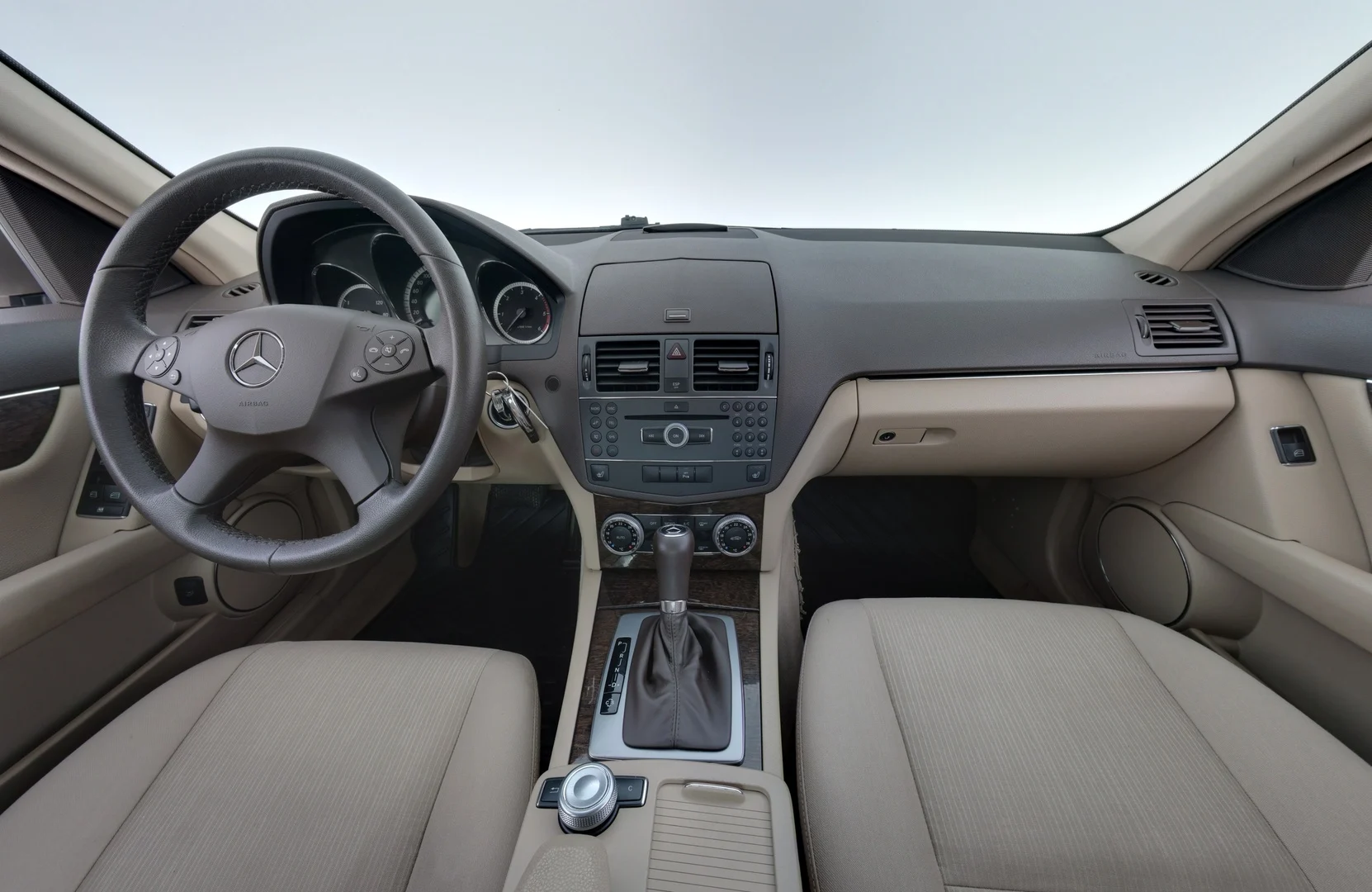 Car Image - 7zjQ7kQLMRtzqLKSXGvoUG