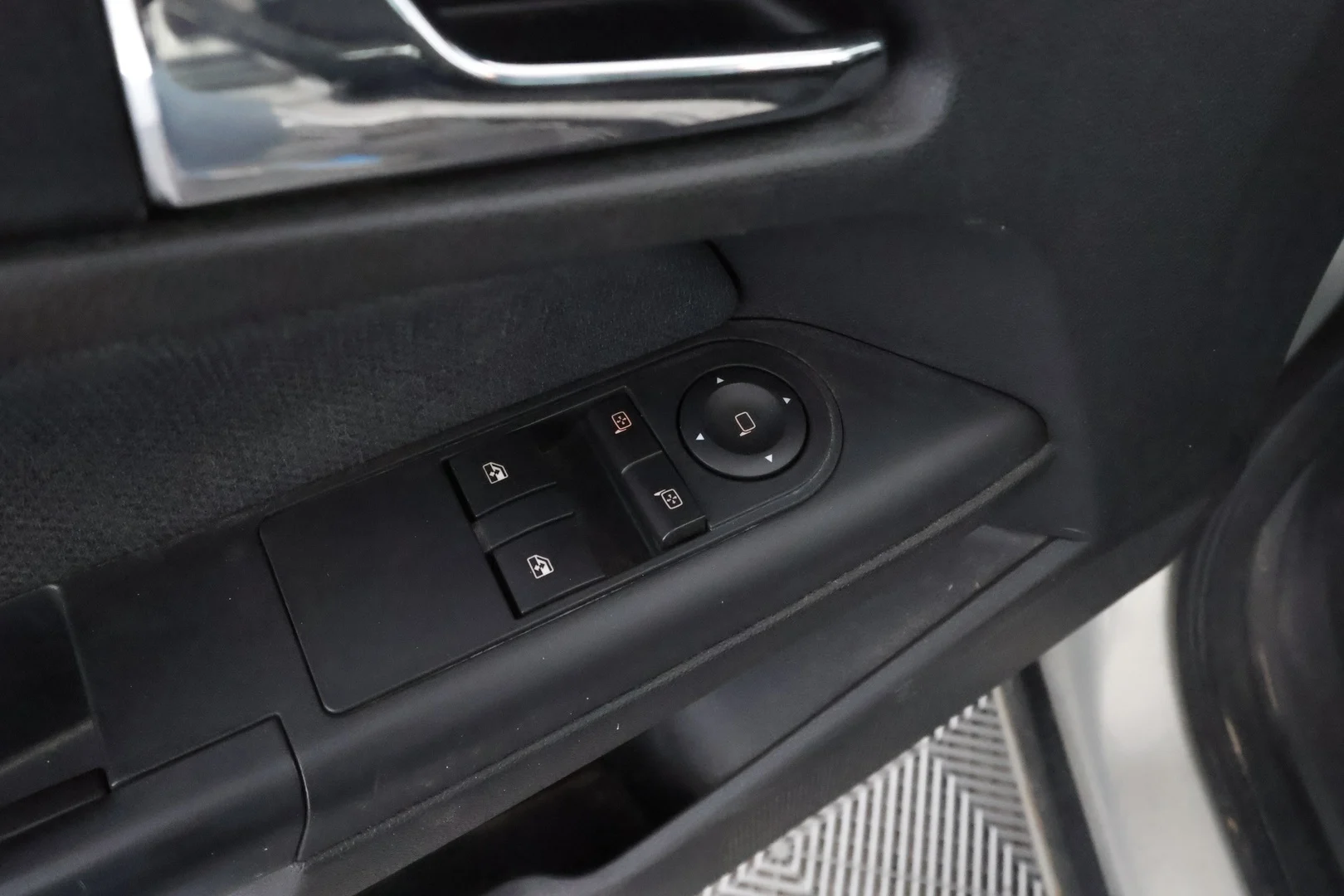 Car Image - 2GSQXNIHwD4QdjQYrNnKvY