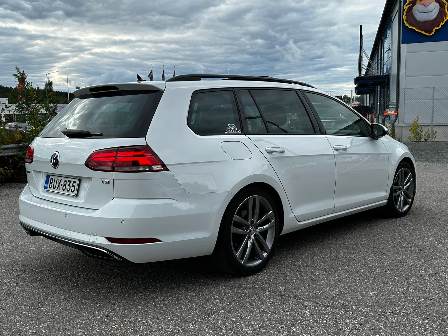 Car Image - 6ltaTK1aSu7mLiyZzm8v7l