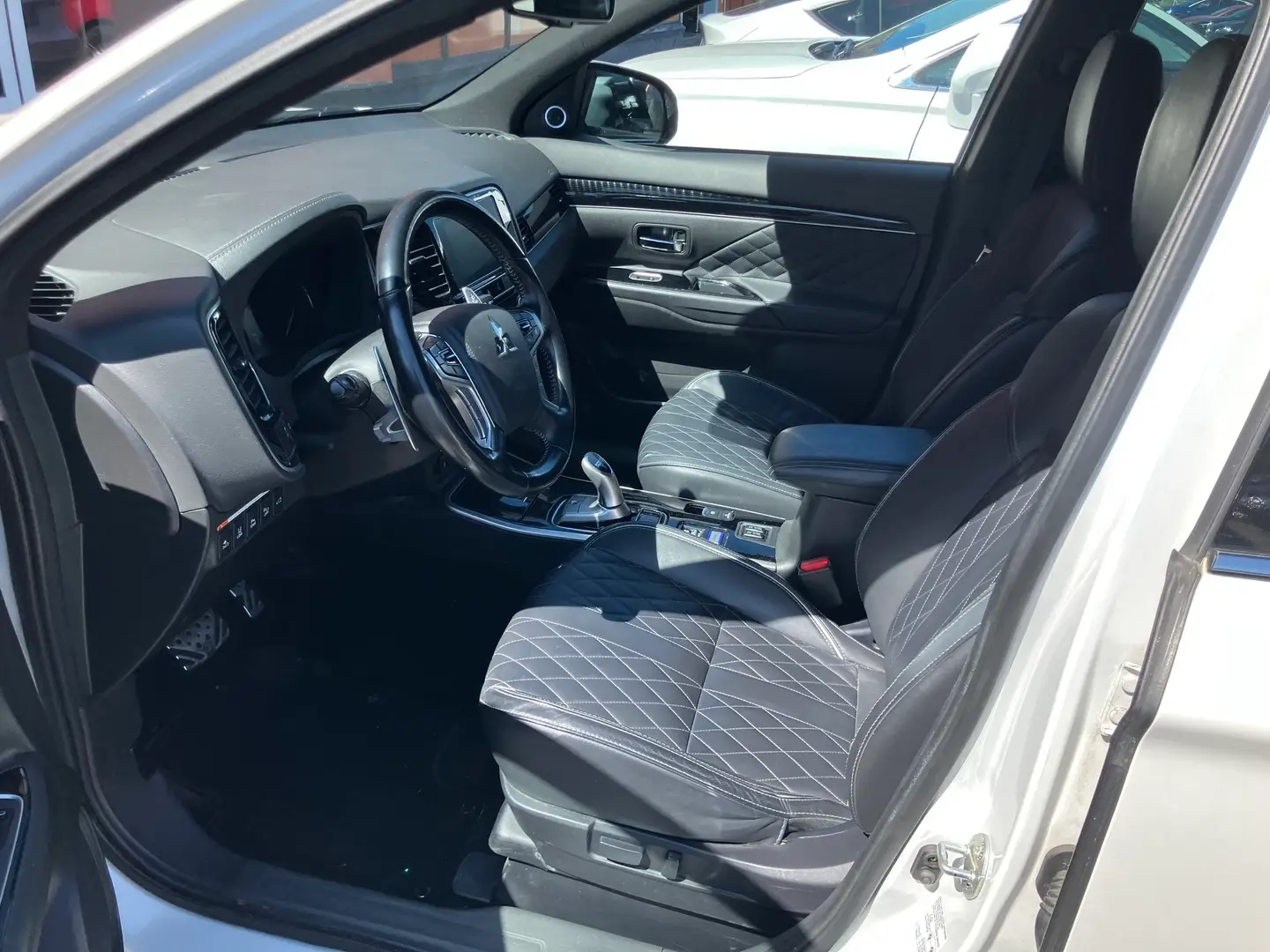 Car Image - Vhmmq534zb6wKsfnTsJz1