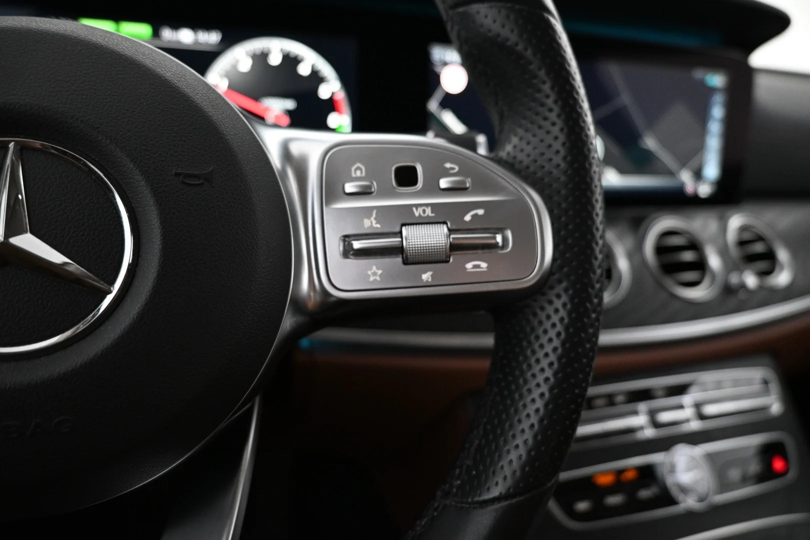 Car Image - 2beThZ2RBVbhfVoxBgBshF