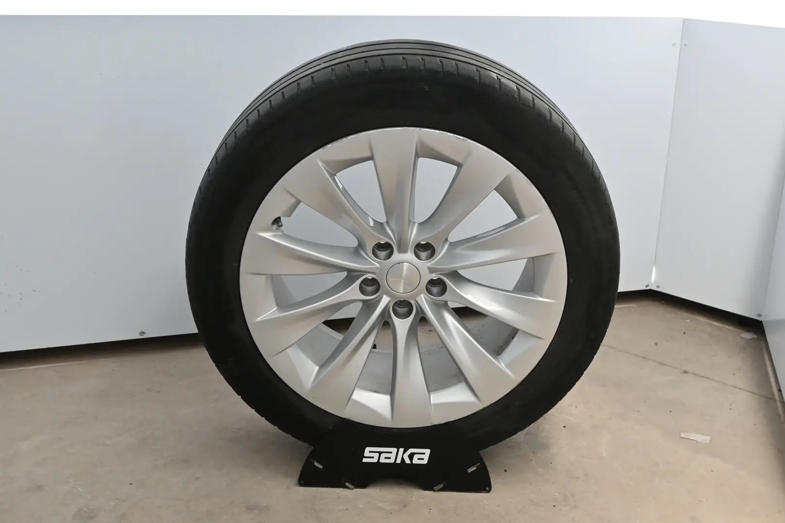 Car Image - a1eELPANMtF67ePeTJyUh