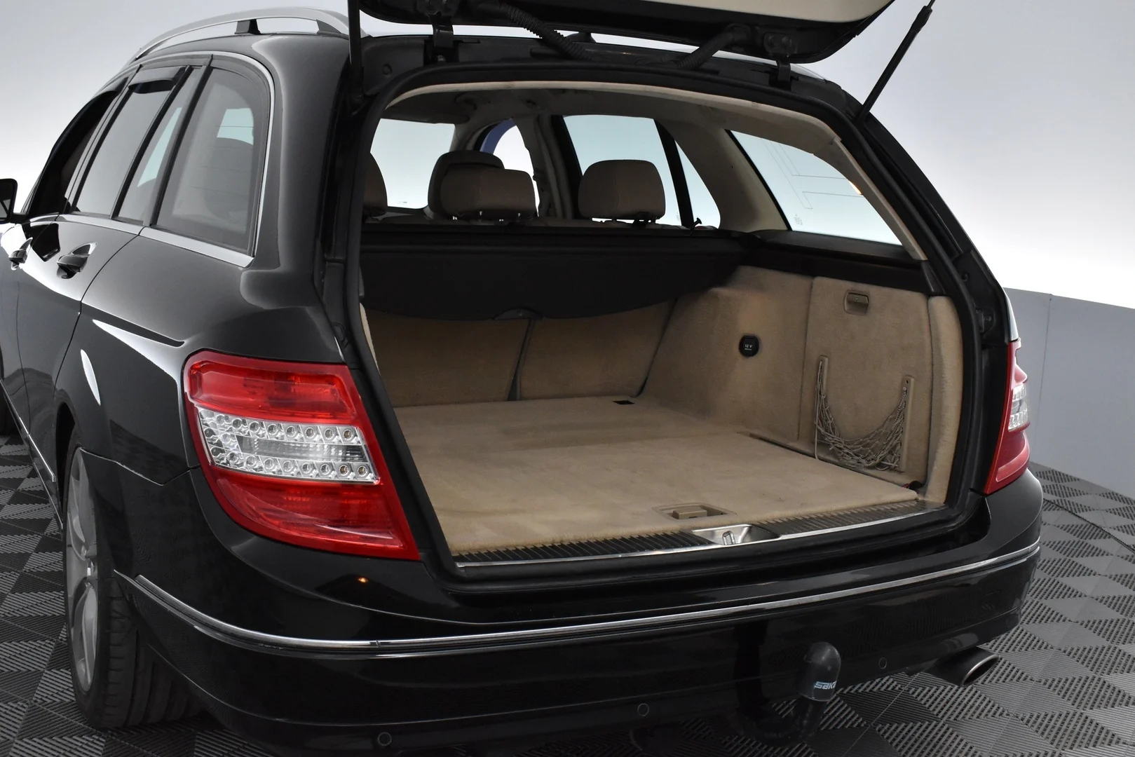 Car Image - 6jVhXgRvIaKZU8L93lkJ1M