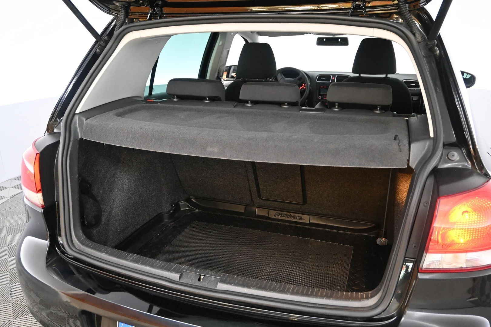 Car Image - mURkkdeqWaHP2vBiMcnSJ