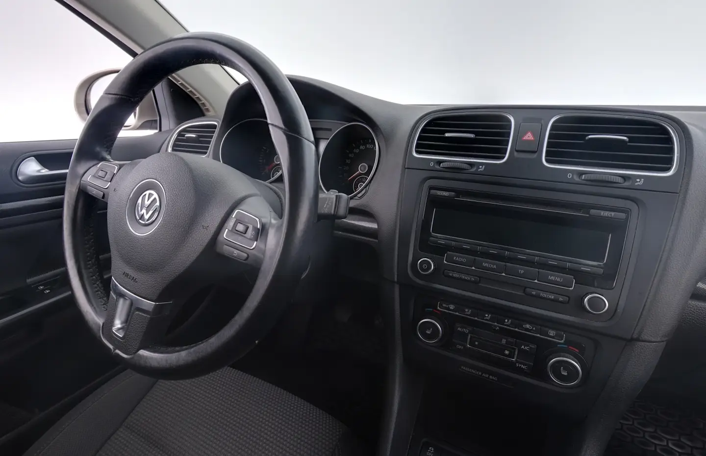 Car Image - HPLOmBcVImYhiydXpxRS5