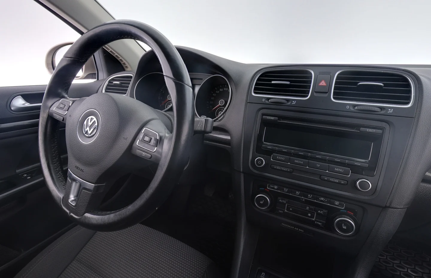 Car Image - HPLOmBcVImYhiydXpxRS5