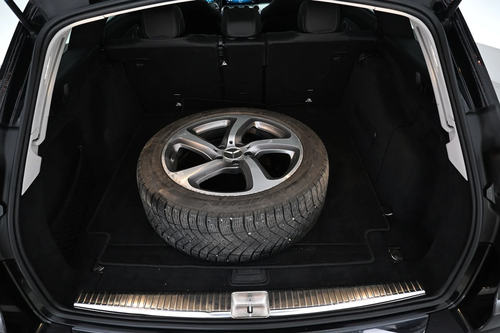 Car Image - 6BYufh8BTlnMq9WkAAnk7z