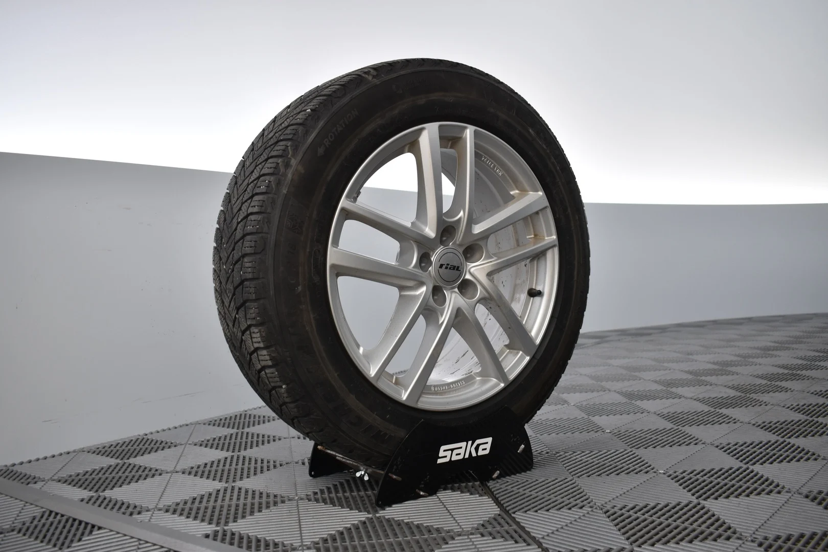 Car Image - r0hzCywllIZgPEta5oUA0