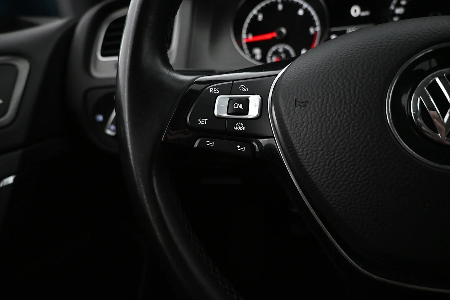 Car Image - 2W0RMaahkwSesi1YlWqHFZ