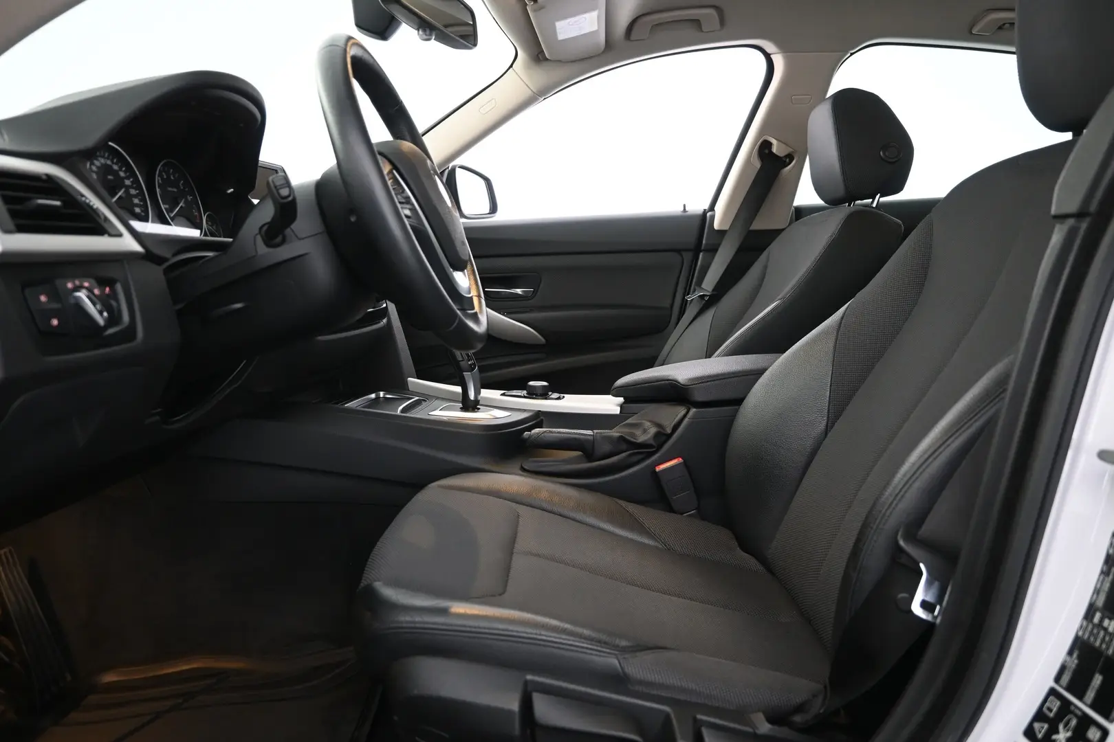 Car Image - 7qoQhVSRe0LLN4XzTwELJ7