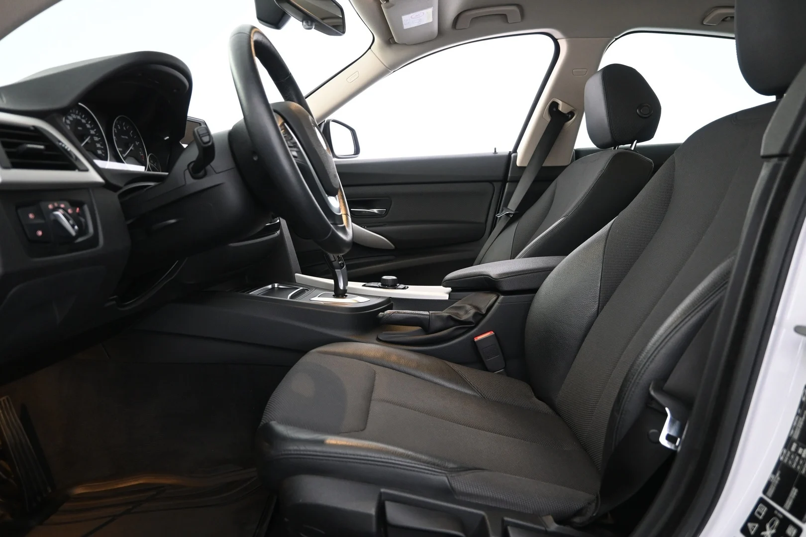 Car Image - 7qoQhVSRe0LLN4XzTwELJ7