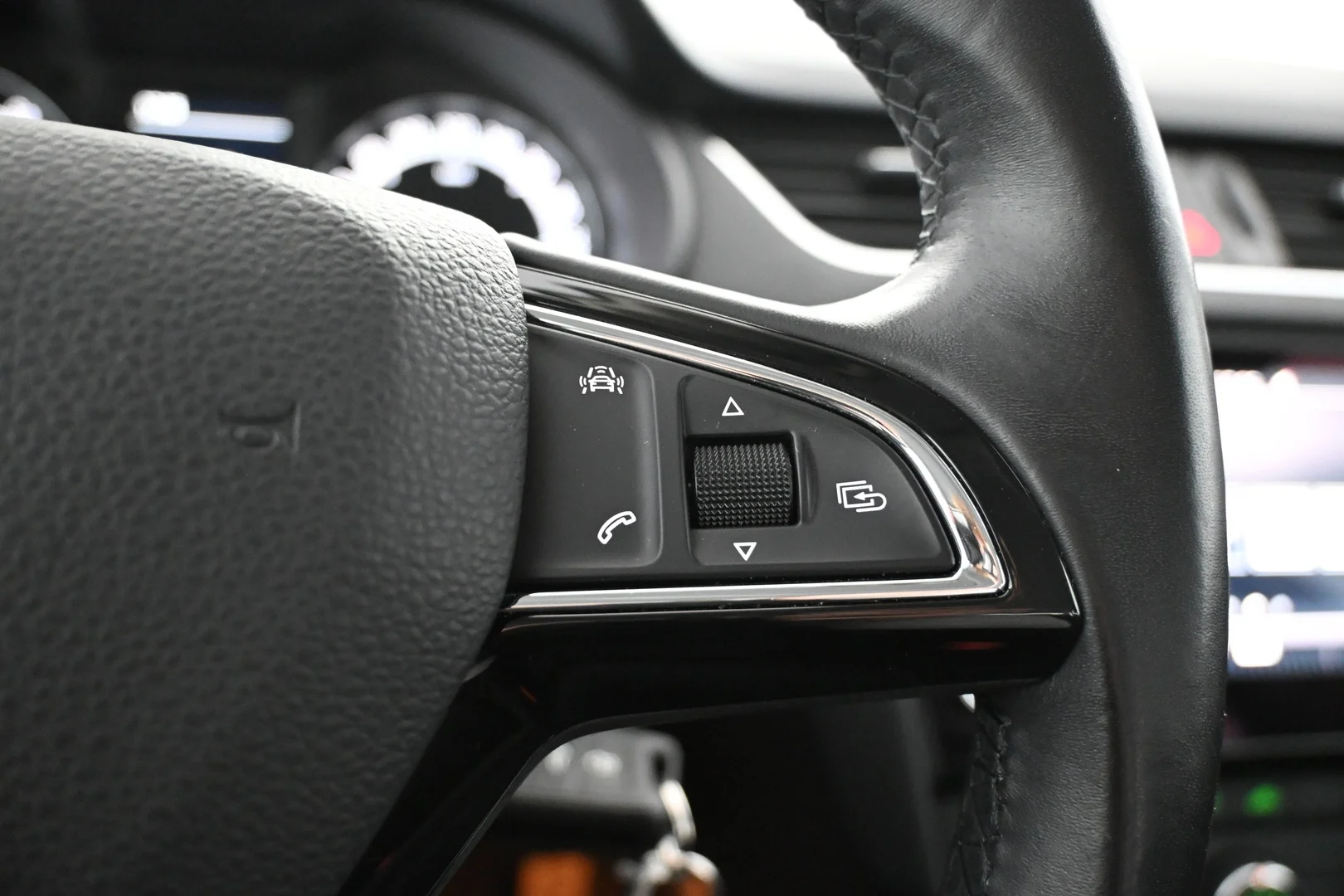 Car Image - 7xyXTemRP8voErcYr3Nb2X