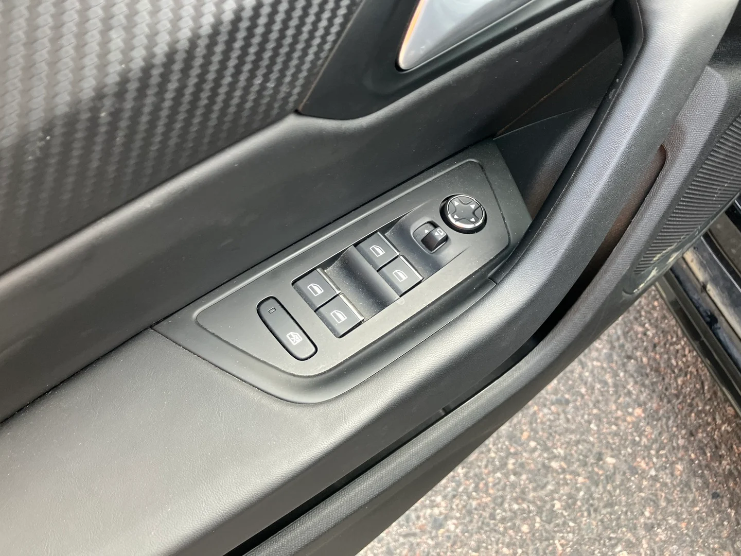 Car Image - 49EAGTkRPzIGHt5jsWJGzV