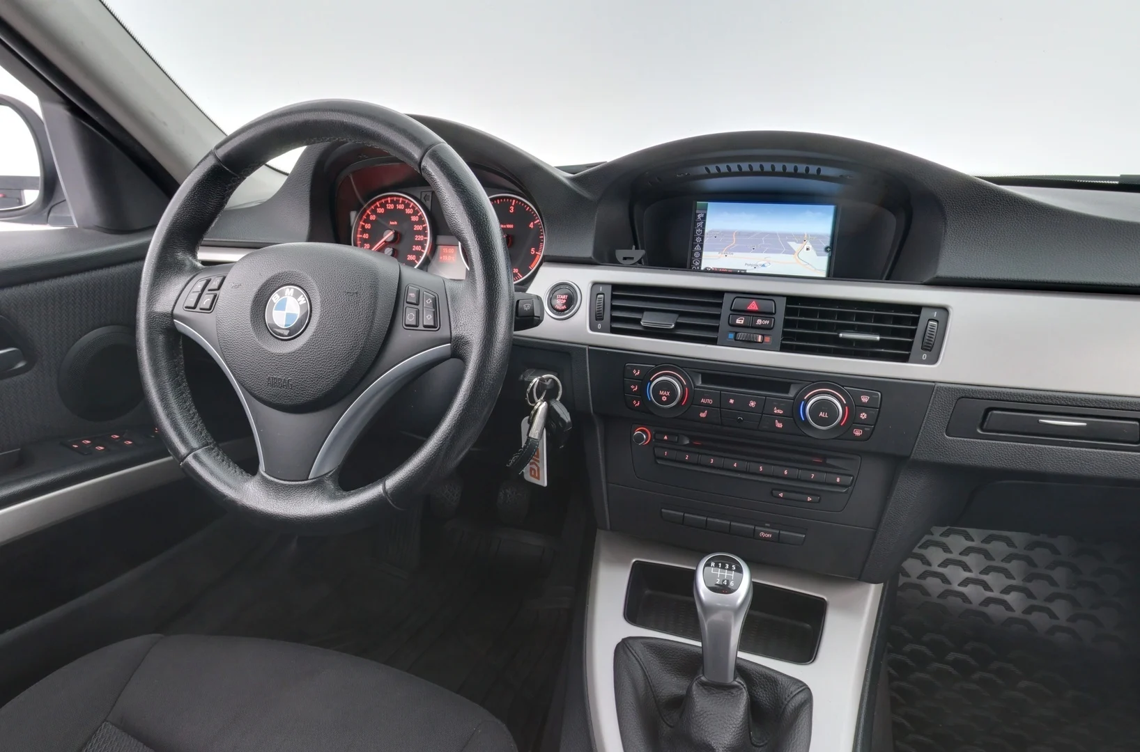 Car Image - wMKXk1NSInsy1zggXL9xr