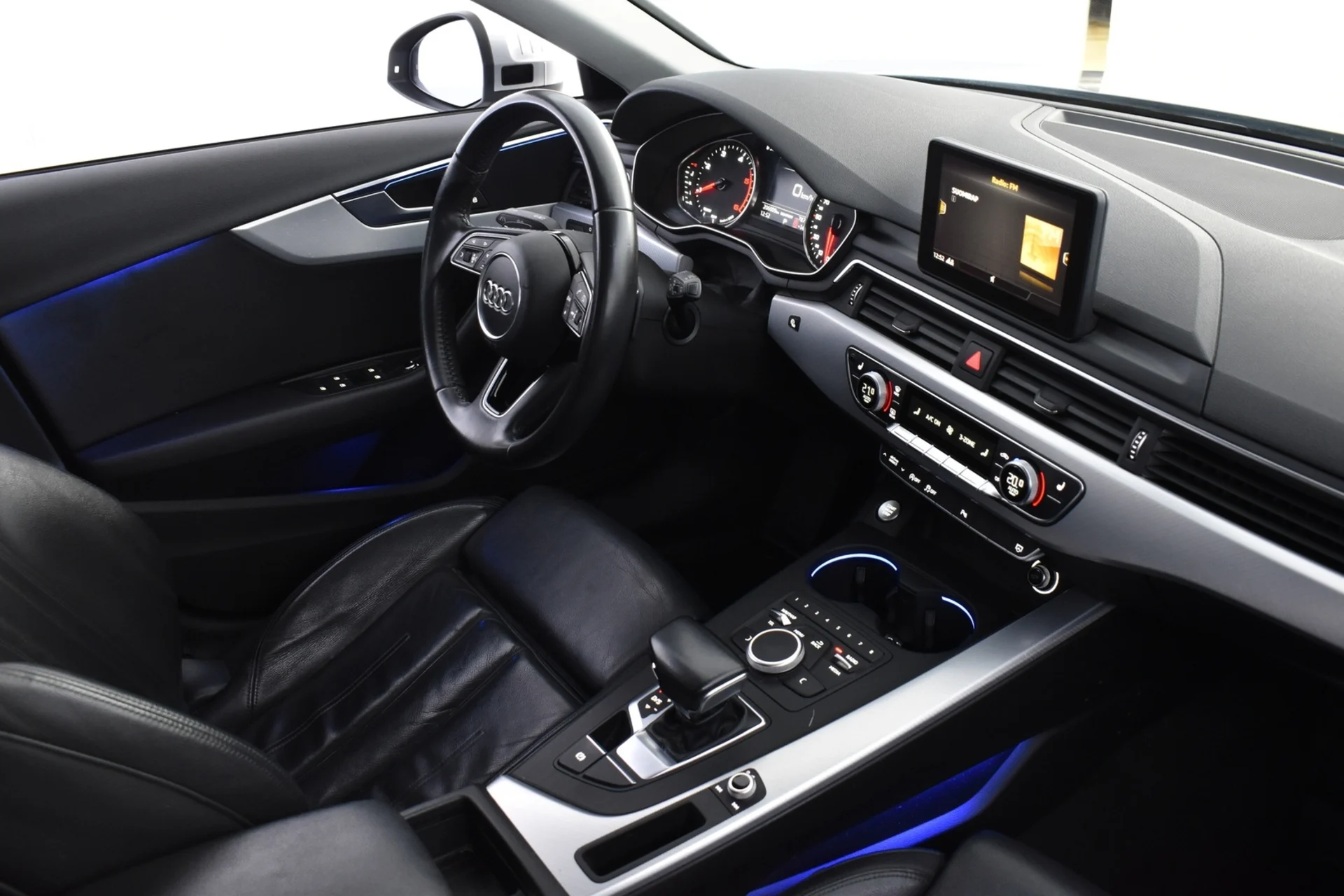 Car Image - 3vahQdxUKI1PGiZnSnXgTi
