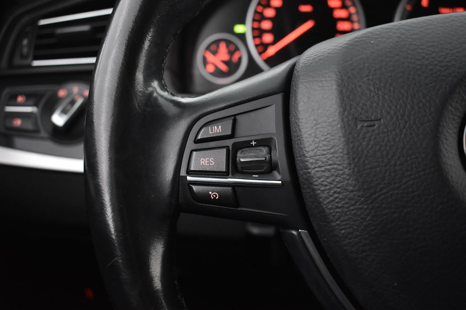Car Image - 5uBizTbCeM5XzR7pkp2aJl