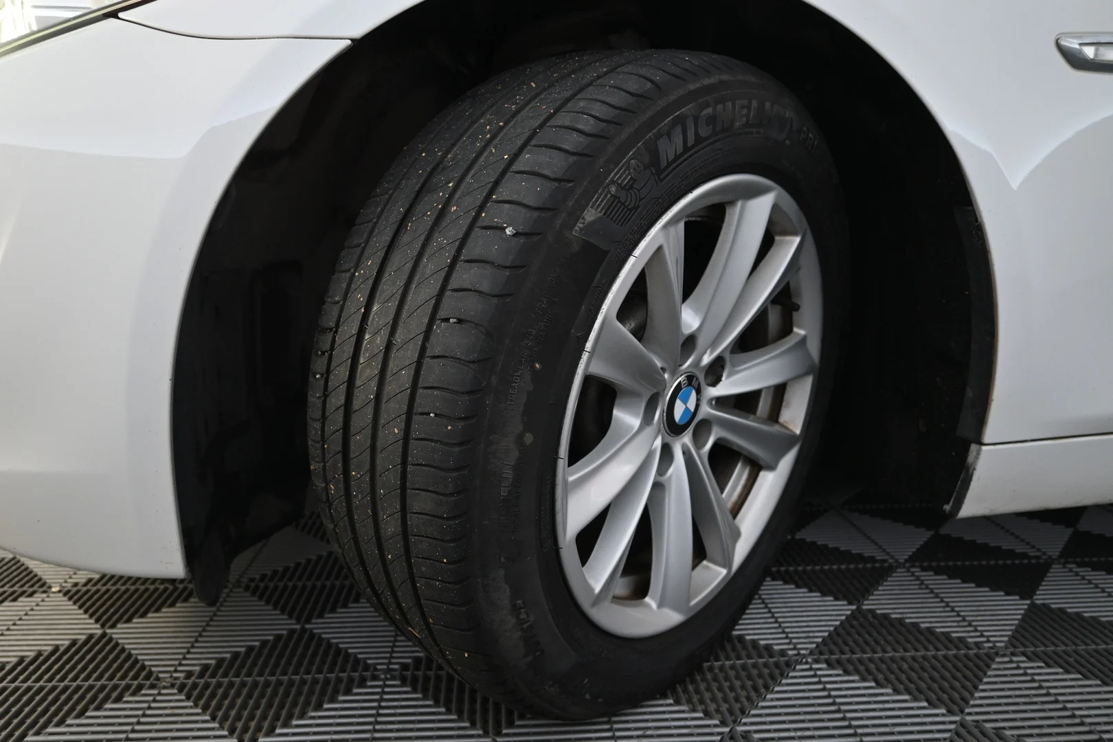 Car Image - 57jv7LJS6mgnuV9msLl5iX
