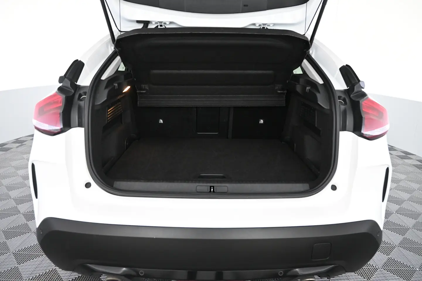 Car Image - 3olIPgj792PQOr6AdHpHBz