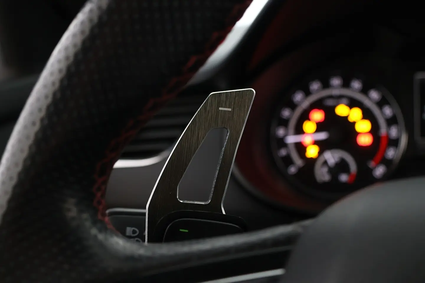 Car Image - 2qJEkn3y4aAt4X34cXeWC3