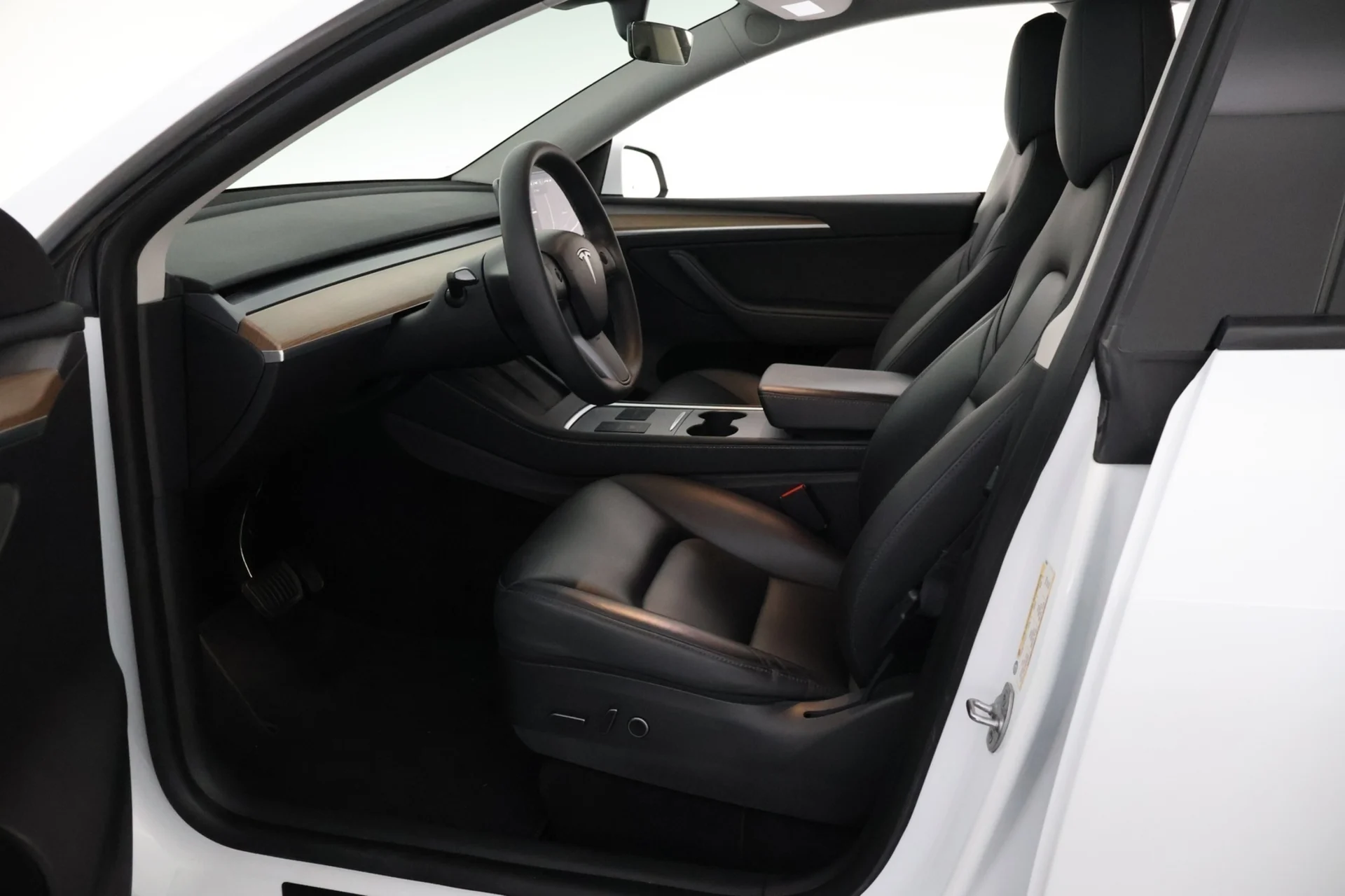 Car Image - 7E2IKaOAjS0va52UR5r25d