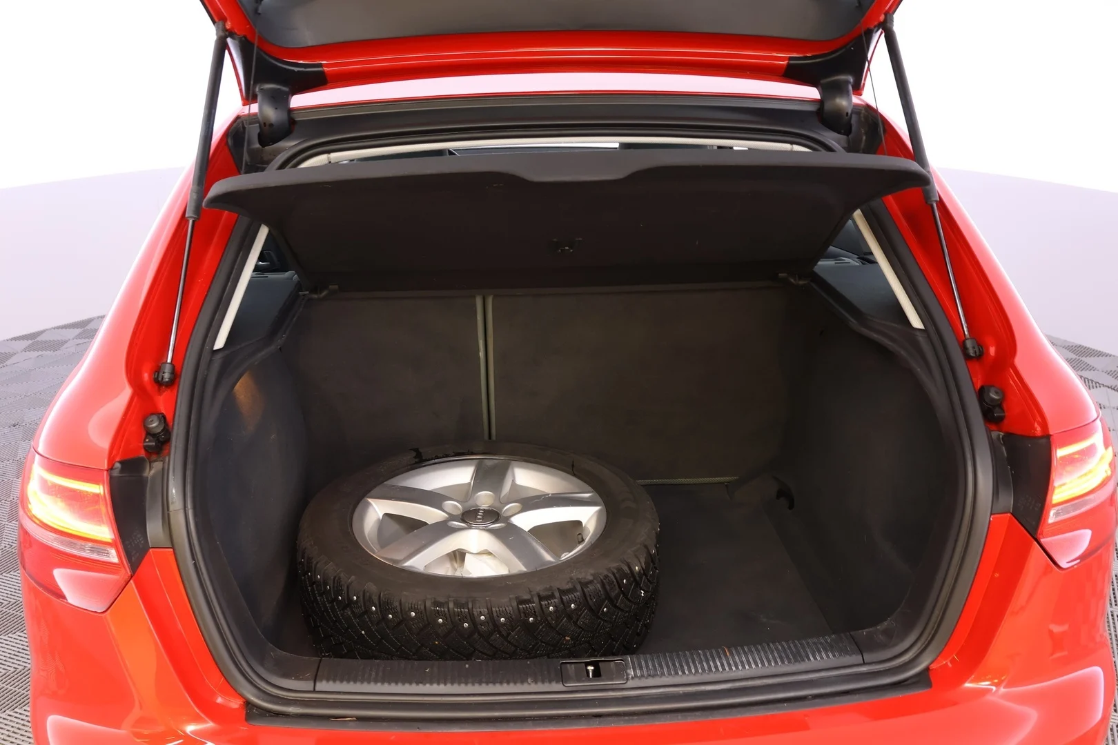 Car Image - 9B4aoiBW4abCDYBfbn4yF