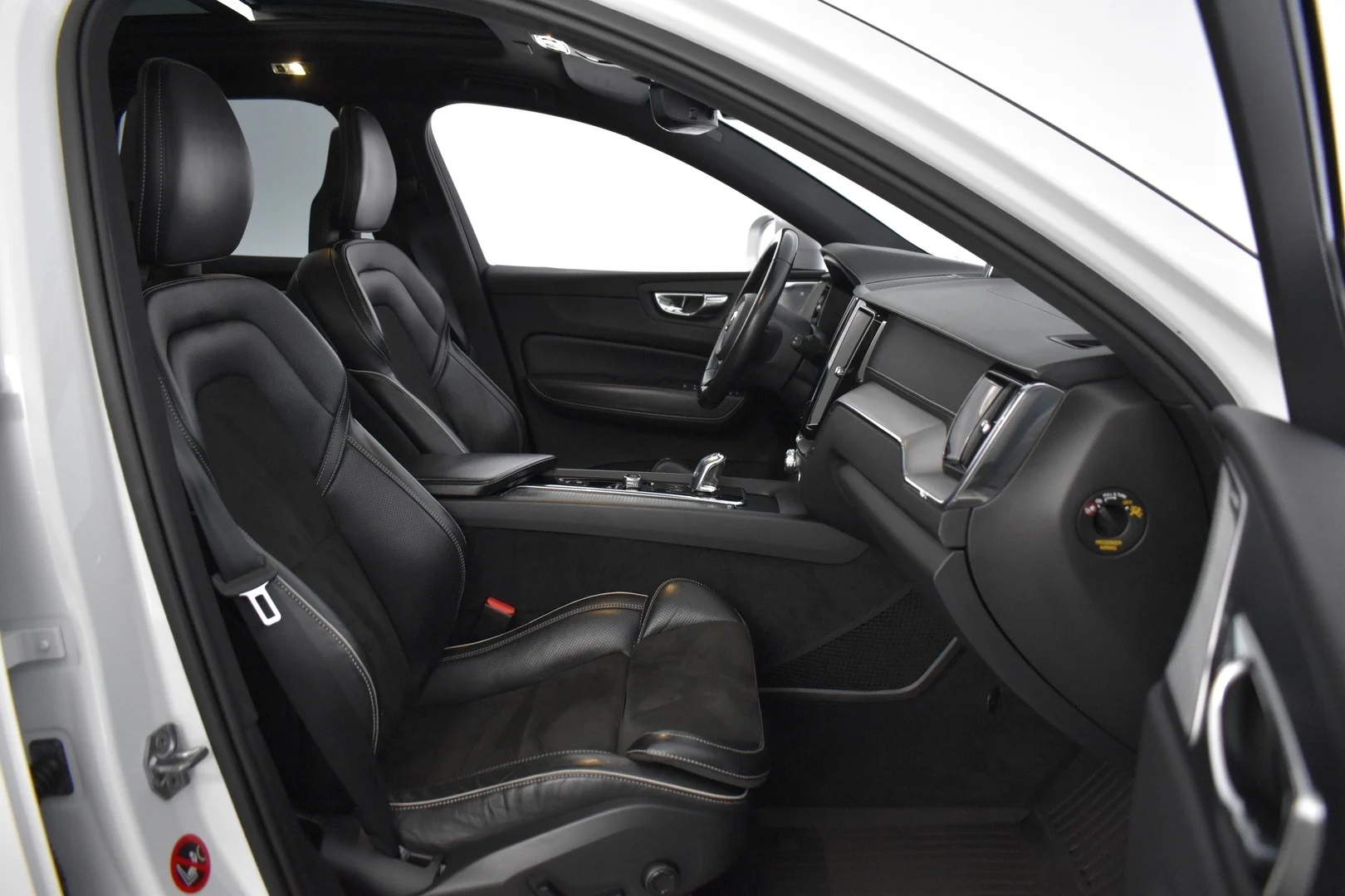 Car Image - 6N4sV2mWF03QMU0D5fXi7a