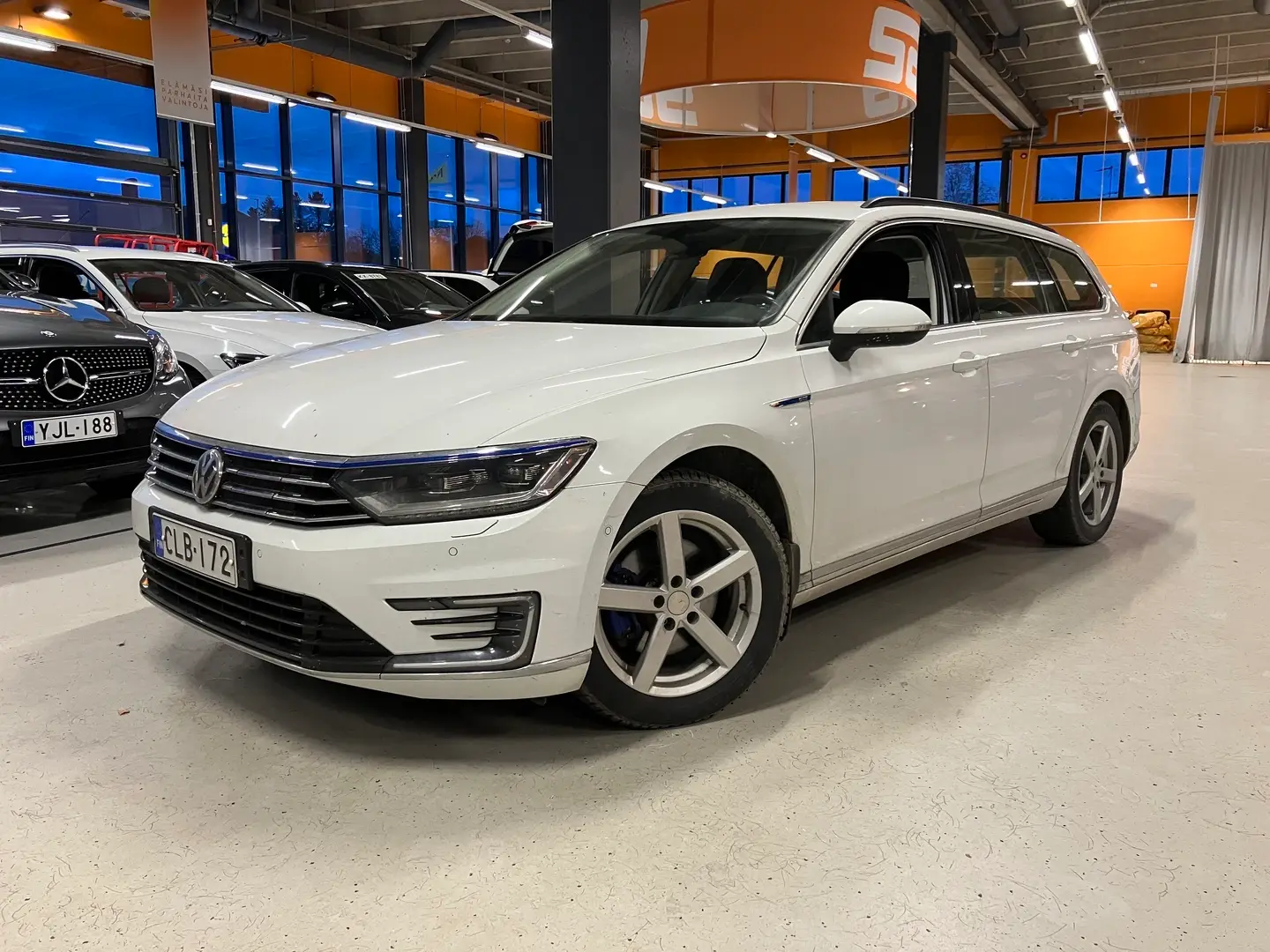Car Image - 4wXU3aY3q9vOVkLE1dlK82