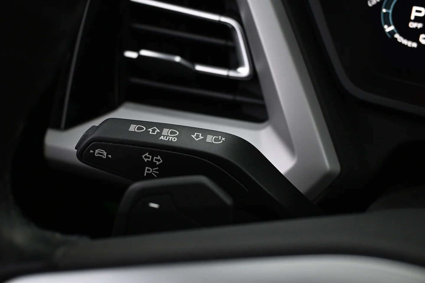 Car Image - PSUqrtPOkip80hH2xefmo