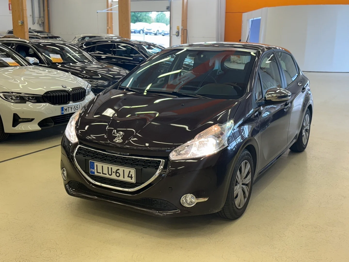 Car Image - 0jIywucNCcn2X4bDX2m2q