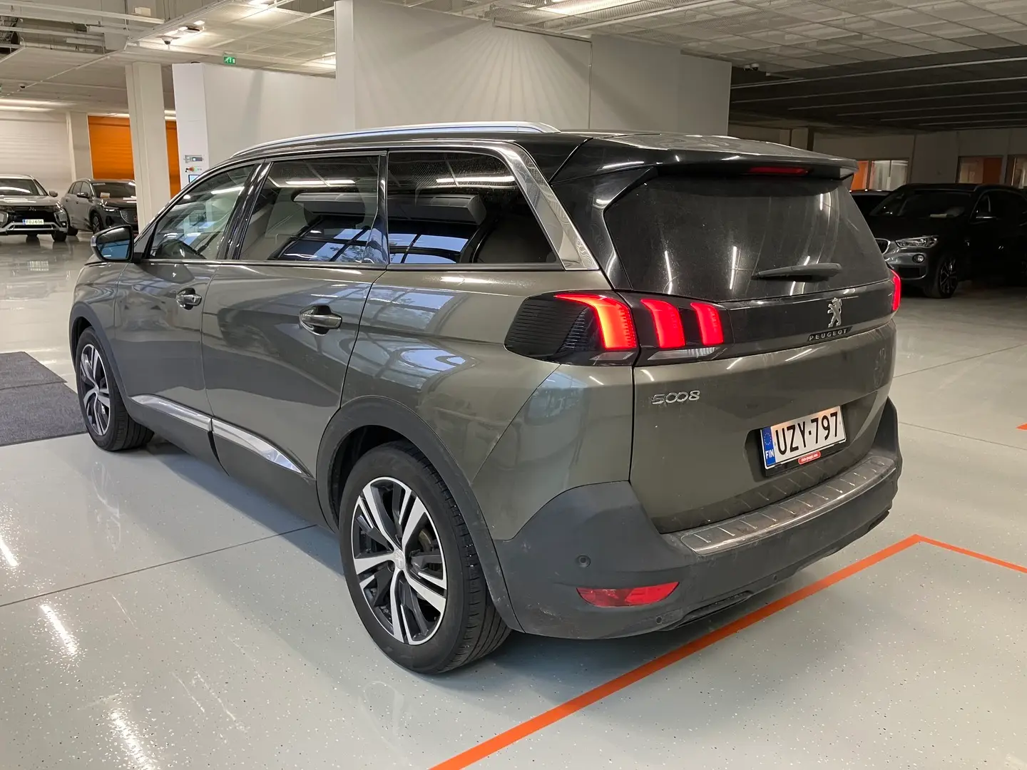 Car Image - 3HuIPffX6hK21drbtAWuVL