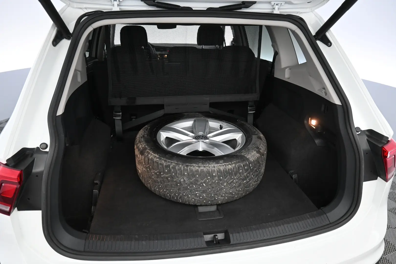 Car Image - 2Lo66UZKFpDlumonoHXi0G