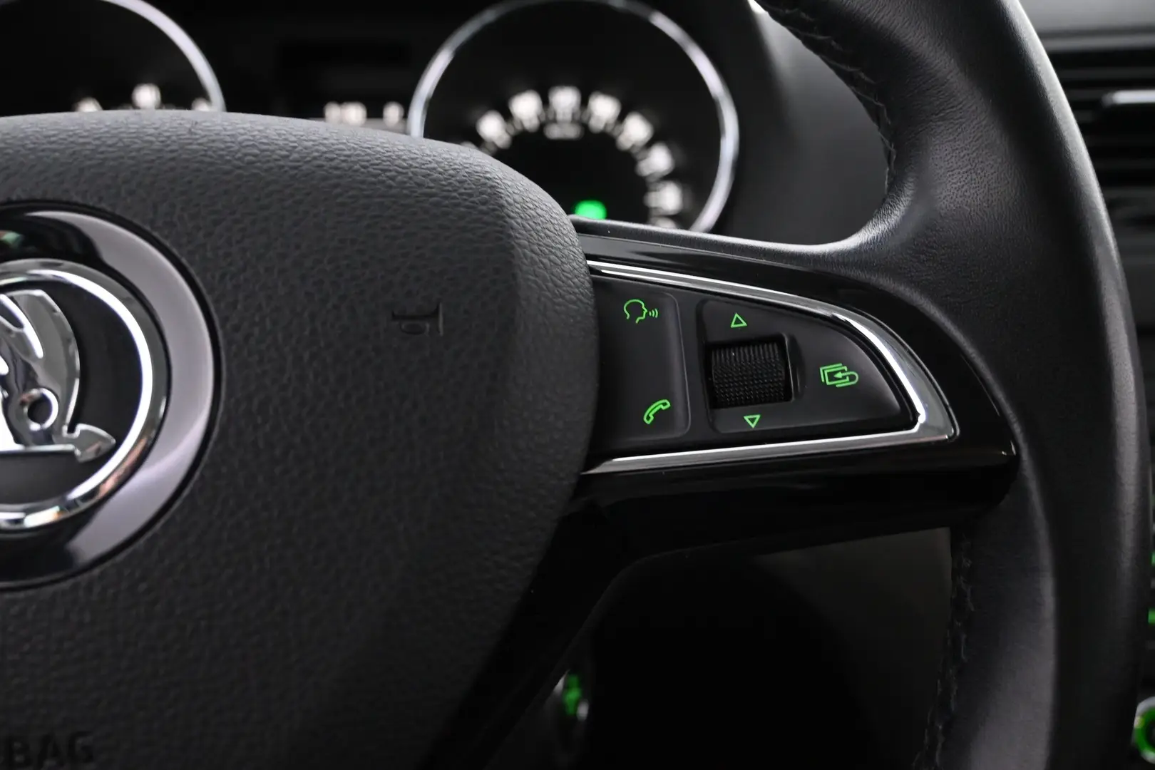 Car Image - 4kZSAhWKROUn5d8N0IbyMp