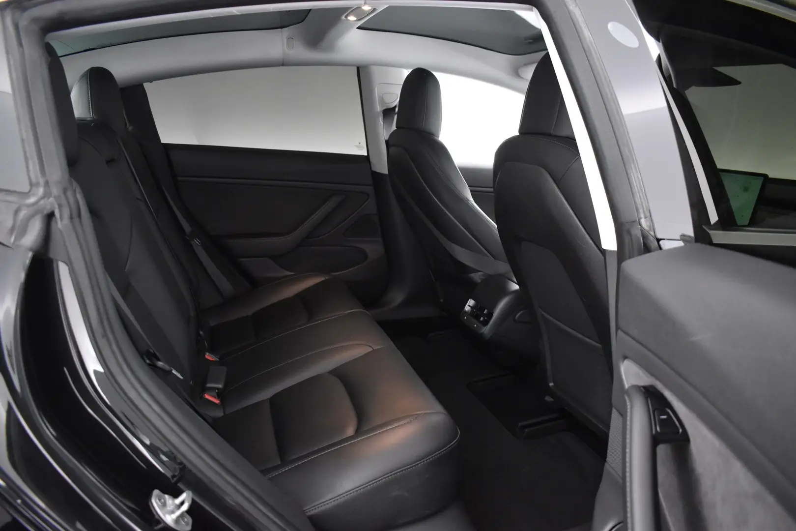 Car Image - 6SIk2AyOgz5TMn4TlzqmCj