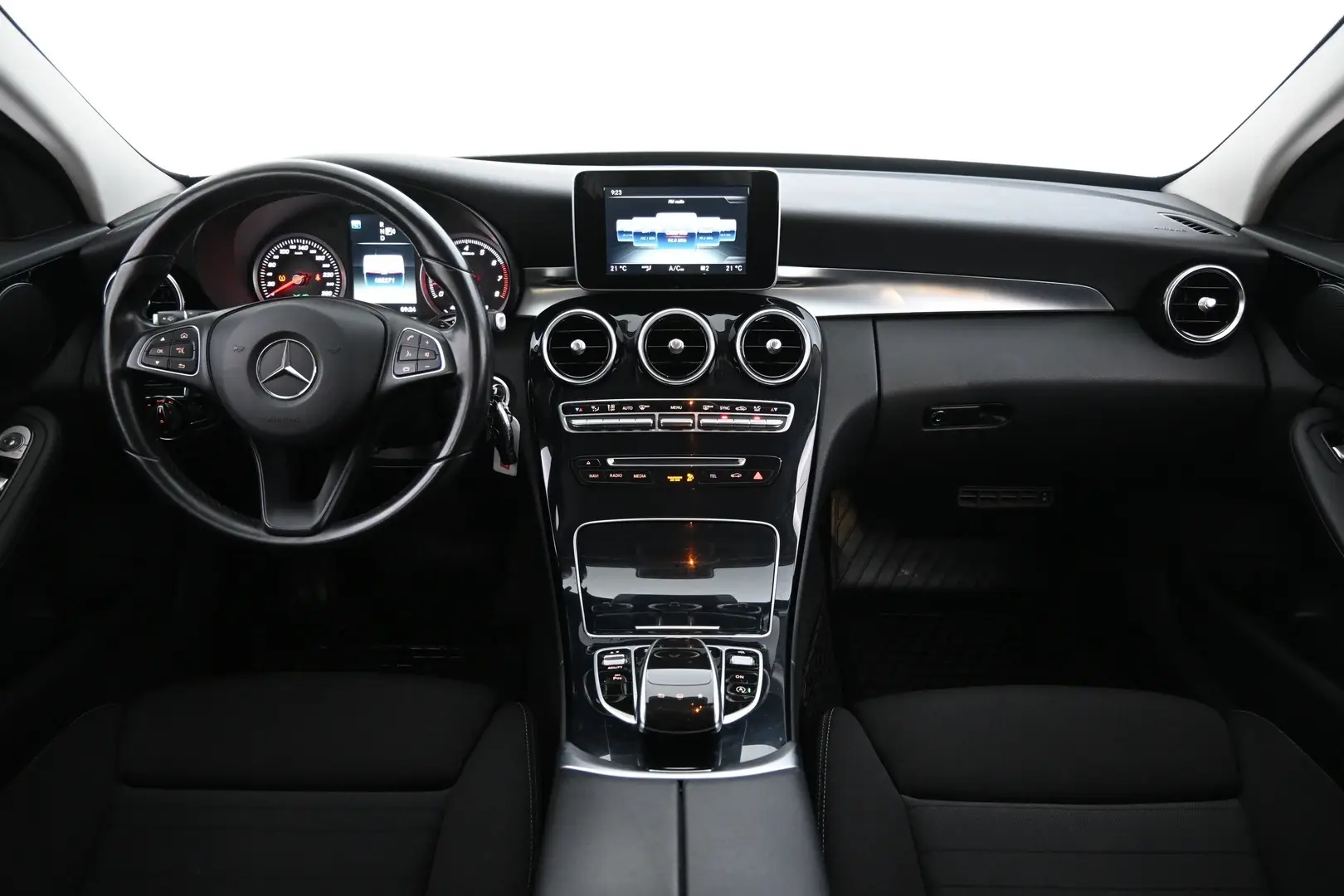 Car Image - 5j41GQu0XAtiKu8MjGRNON