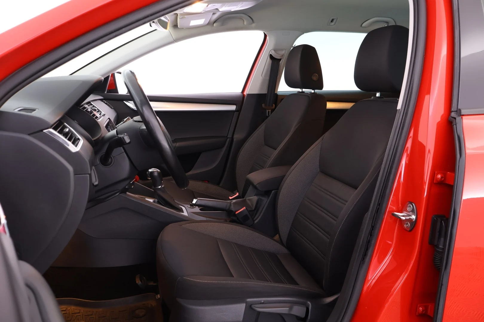 Car Image - 7jat3WjNV0lZMtONpn6vmC