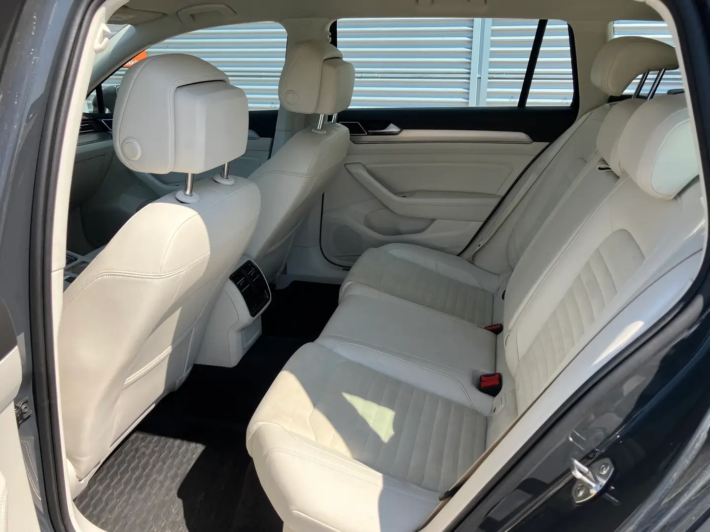 Car Image - 2o9VFTjmKd159wbLY8UTSU