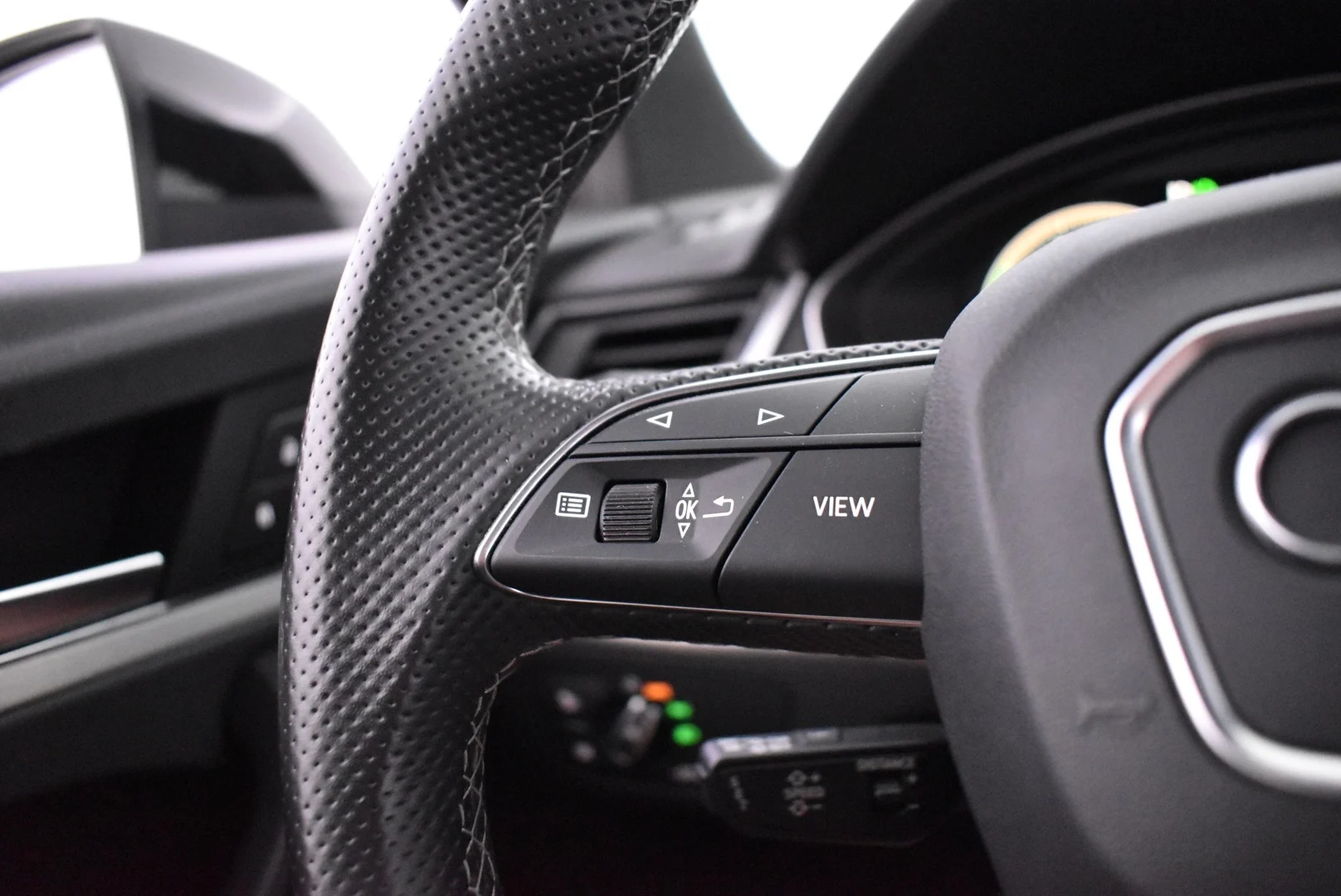 Car Image - 4LrhCw6ytbHGItGXptBhhN